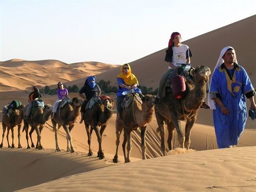 Les Pyramides Hotel Merzouga Exteriör bild