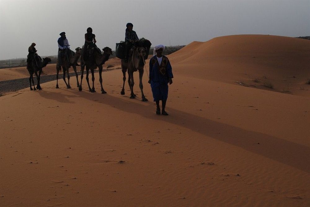 Les Pyramides Hotel Merzouga Exteriör bild